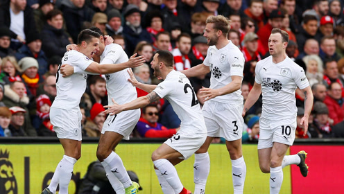 【英超联赛第18轮】曼联vs纽卡斯尔联伤病名单最新（英超第18轮：曼联对阵纽卡斯尔联伤病最新汇总）