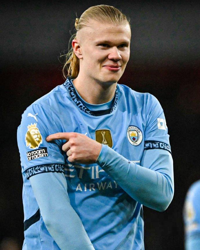 C罗2026世界杯将推出金色签名球鞋，致敬经典Mercurial设计（C罗将在2026世界杯发布金色签名战靴，致敬经典Mercurial设计）