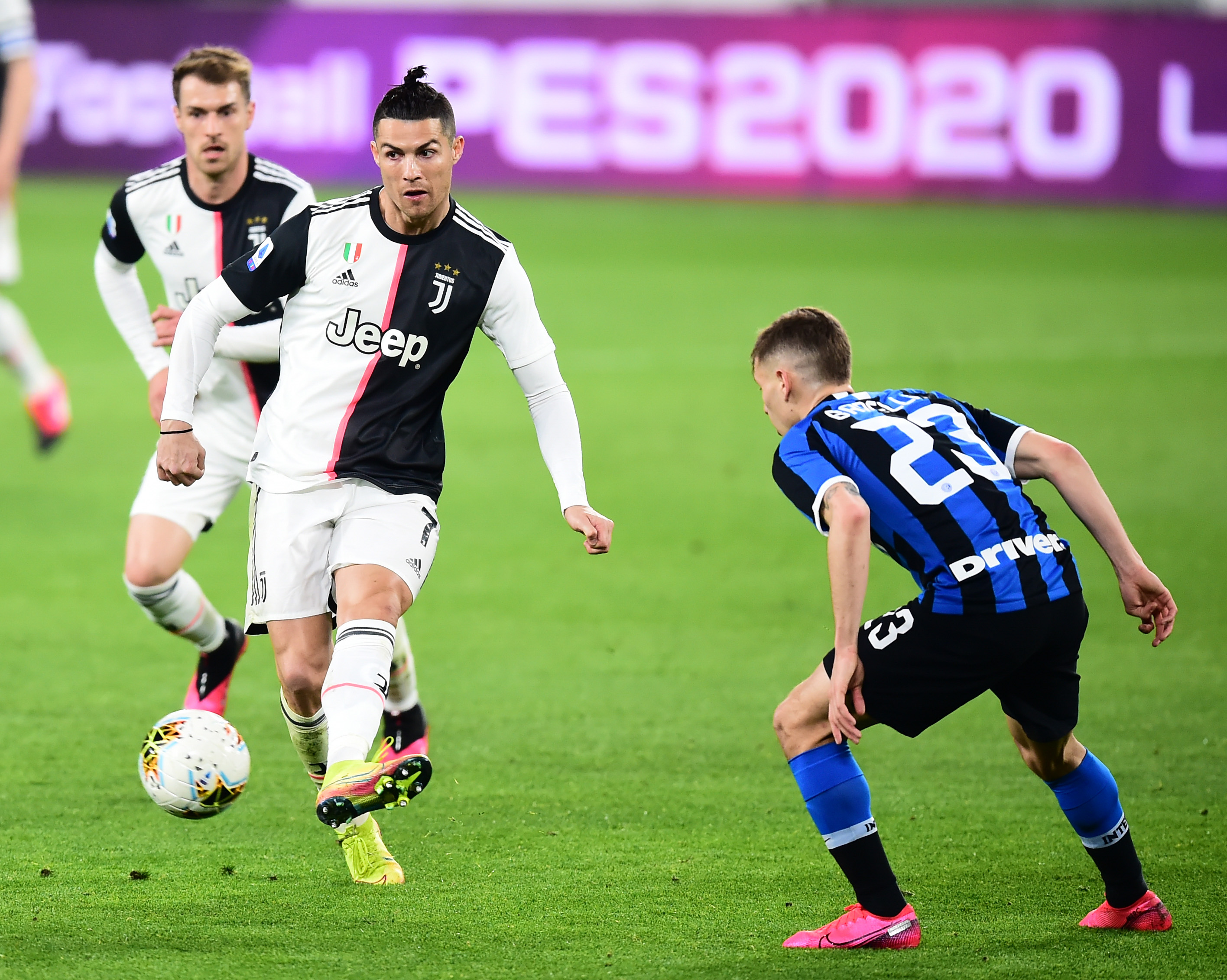 维多利亚面对马德里在圣马梅斯：阿诺德和卡马万加受伤（圣马梅斯之战：维多利亚对阵马德里，阿诺德与卡马万加因伤缺阵）