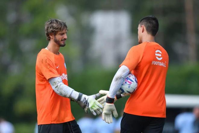 东体：足协要求所有女足国脚踢完全运会后立刻赶往国家队报到（东体：足协要求所有女足国脚全运会一结束即刻赴国家队报到）