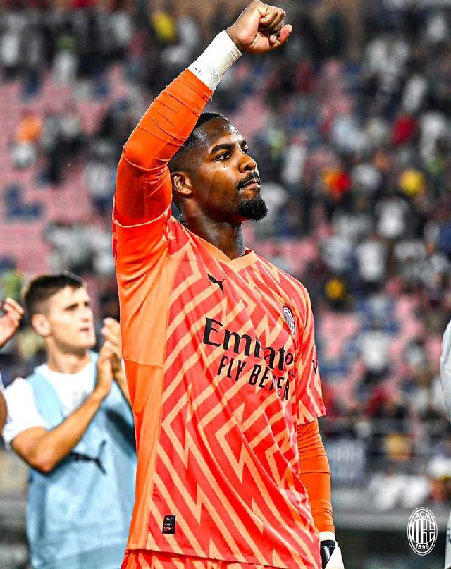 苗原：深圳青年人在谈云南玉昆外援恩里克、内内，球队想冲超（苗原：深圳青年人洽谈云南玉昆外援恩里克、内内，目标冲超）