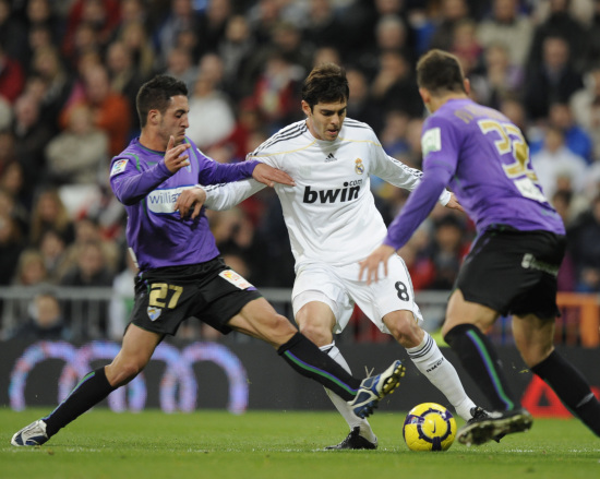 半场战报：斯图加特2-2奥格斯堡，昂达夫，米特尔施泰特点射，马森戈、法比安-里德破门（半场战况：斯图加特2-2奥格斯堡，昂达夫破门、米特尔施泰特点射，马森戈与法比安-里德回敬）