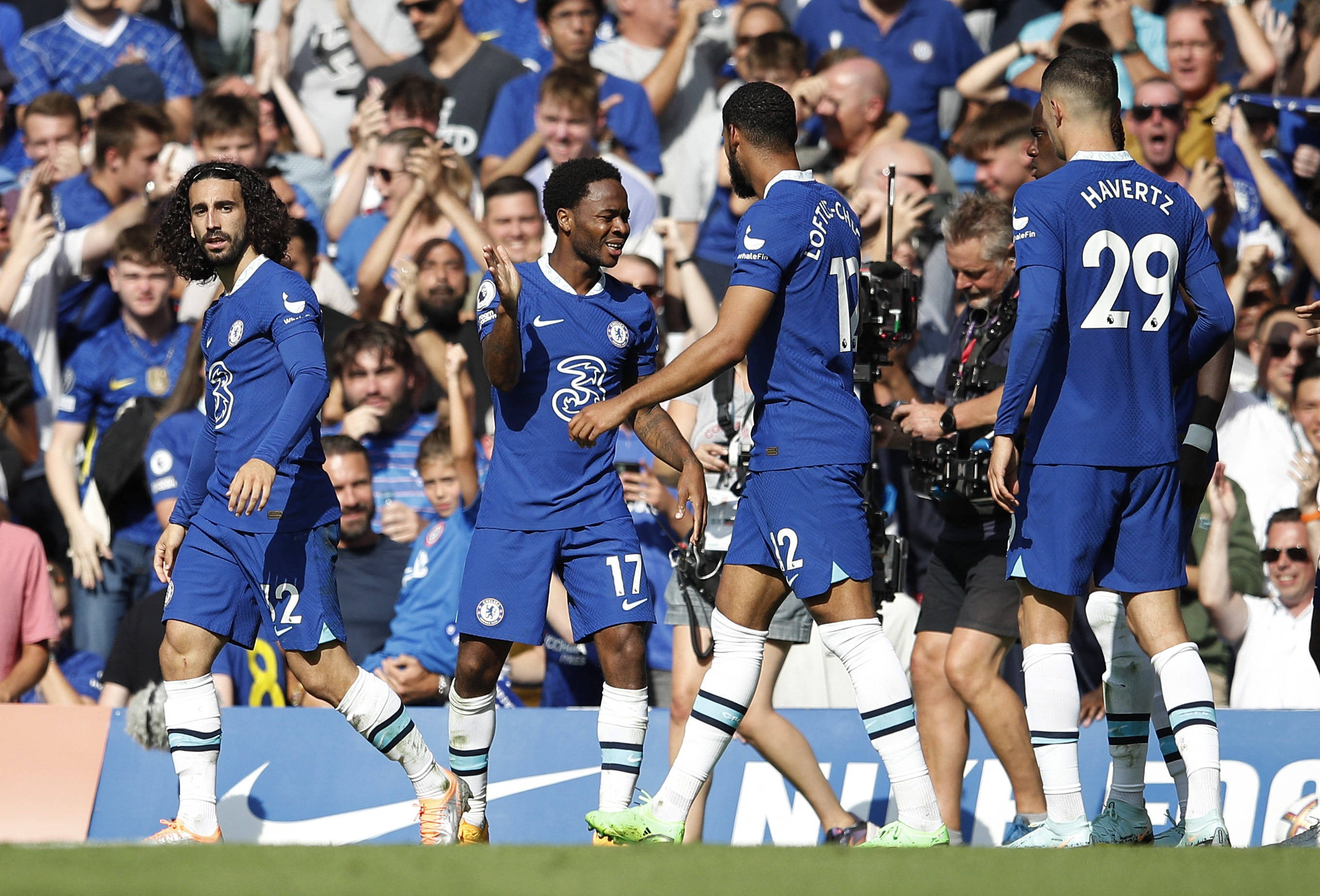 同样是前锋，差距太明显（同为前锋，高下立判）